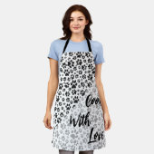 ドッグポーズブラックアンドホワイト水玉模様エプロン エプロン (着用した状態)