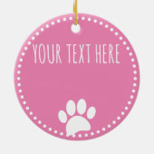 ドッグポープリントカスタム文字ピンク セラミックオーナメント (裏面)