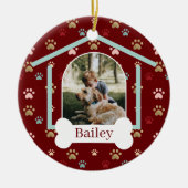 ドッグポープリントパターン名前をカスタムするドッグハウスフォト セラミックオーナメント (正面)