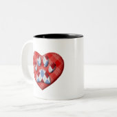 ドッグポープリント及び赤いハートスケッチ ツートーンマグカップ (正面左)