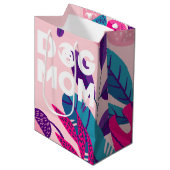 ドッグママ、ピンクの花葉と ミディアムペーパーバッグ (正面アングル)