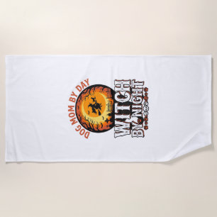 ドッグマム・ウィッチ・バイ・ナイト・ヴィンテージ・ハロウィンTシャツ_1 ビーチタオル