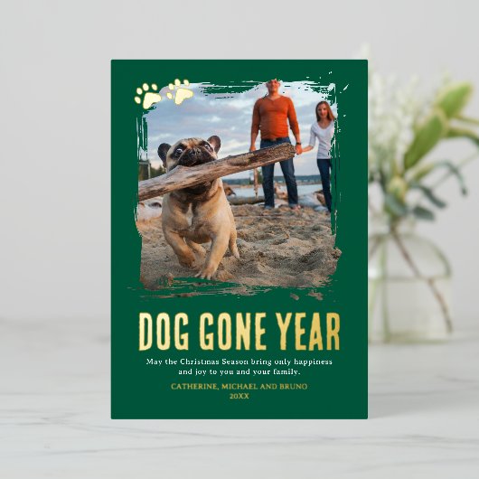 ドッグ・ゴー・イヤー緑の写真クリスマス 箔シーズンカード (立ち正面)