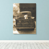 ドッジから出る – 犬の写真 キャンバスプリント (インサイチュ (ウッドフロア))