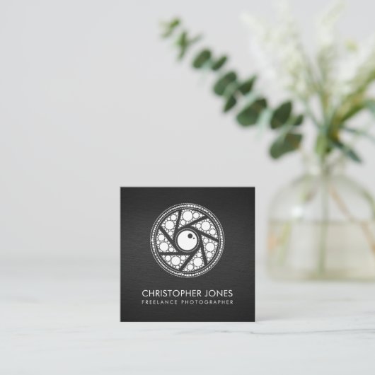 ドットアートカメラのシャッター写真家 スクエア名刺 (スタンド正面)