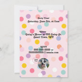 ドット柄の写真の誕生日 ピンクのブラシ 招待状 (裏面)