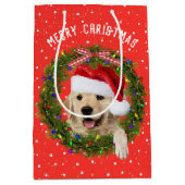 ドット柄の背景にいるクリスマスのゴールデンレトリバー ミディアムペーパーバッグ (正面)