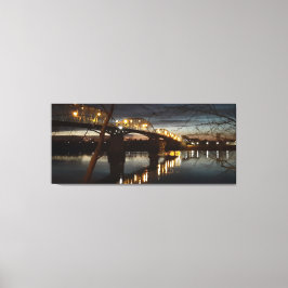 ドナウ川の橋の上にクリスマスライト。 キャンバスプリント