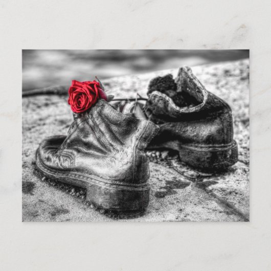 ドナウ川沿いの靴 ポストカード (正面)