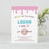 ドナッカラフルトと振りかけるパーソナライズされた誕生日 招待状 (スタンド正面)