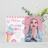 ドナッツアイスクリームスウィートワン誕生日の写真 招待状 (スタンド正面)