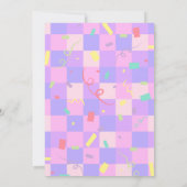 ドナッモダントが赤ちゃん市松模様にシャワーを振り掛ける 招待状 (裏面)