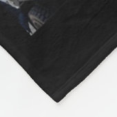 ドナルドのトランプは、ごみトラックのシャツのごみの中に乗る フリースブランケット (角)