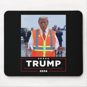 ドナルドのトランプは、ごみトラックのシャツのごみの中に乗る マウスパッド