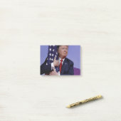 ドナルド・トランプとアメリカ国旗 ポストイット (デスク上)