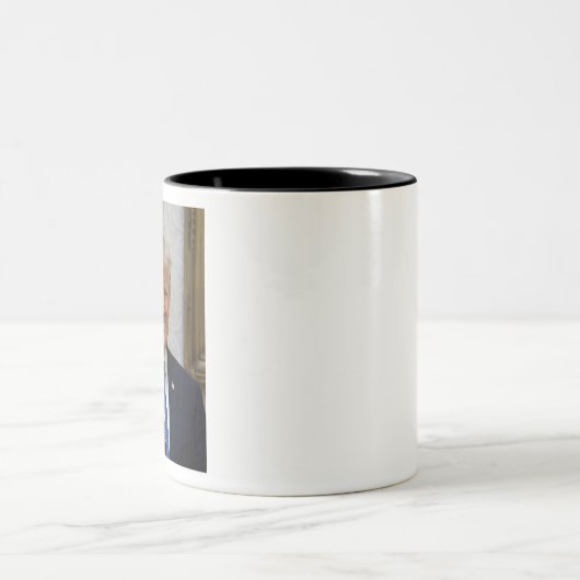 ドナルド・トランプの公式の大統領のなポートレート ツートーンマグカップ (中央)