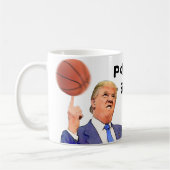 ドナルド・トランプの政治風刺のマグ|のバスケットボールのコップ コーヒーマグカップ (左)