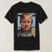 ドナルド・トランプは彼を刑務所から解放された米国Arに拘束したと起訴した Tシャツ (デザイン正面)