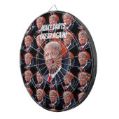 ドナルド・トランプは投げ矢に素晴らしい投げ矢板を再度します ダーツボード (正面右)