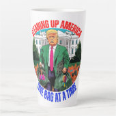 ドナルド・トランプ一度にアメリカを一つのバッグで浄化 カフェラテマグ (正面)