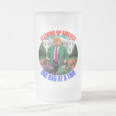 ドナルド・トランプ一度にアメリカを一つのバッグで浄化 フロストグラスビールジョッキ (中央)