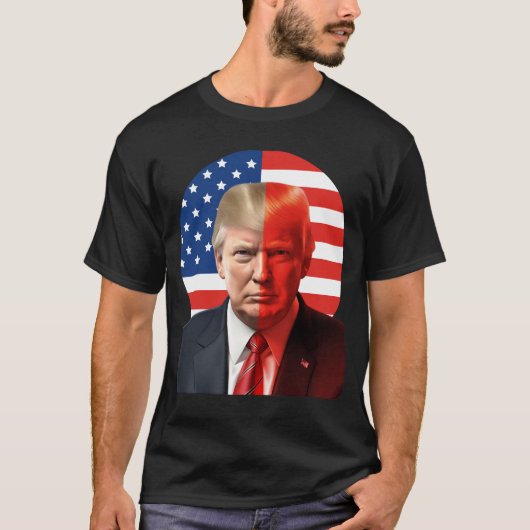 ドナルド・トランプ勝利の拳ポンプ2024ティー。 Tシャツ (正面)