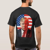 ドナルド・トランプ勝利の拳ポンプ2024ティー。 Tシャツ (裏面)