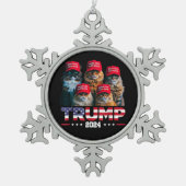 ドナルド・トランプ猫を再び安全にするRed Hat 2024 スノーフレークピューターオーナメント (正面)