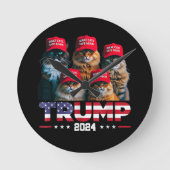 ドナルド・トランプ猫を再び安全にするRed Hat 2024 ラウンド壁時計 (正面)