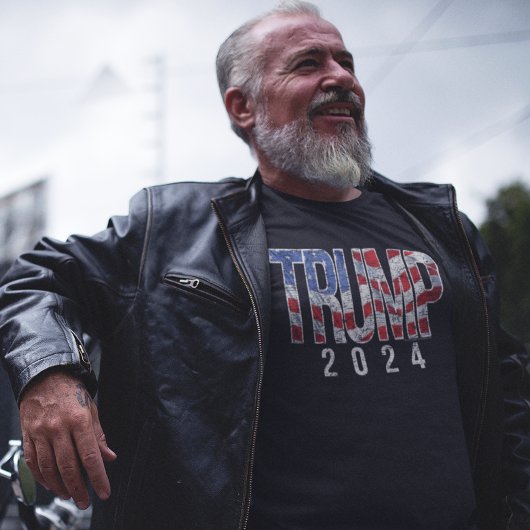 ドナルド・トランプ2024ヴィンテージアメリカ国旗の文字 Tシャツ