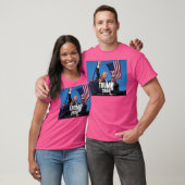 ドナルド・トランプ2024年生き延び暗殺拳の昇格 Tシャツ (ユニセックス)