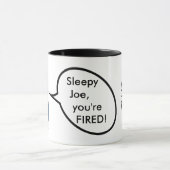 ドナルド・トランプ – スリーピー・ジョー、あなたは解雇 マグカップ (中央)