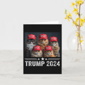 ドナルド・トランプ、再びRed Hat 2024 Deb カード (黄色い花)