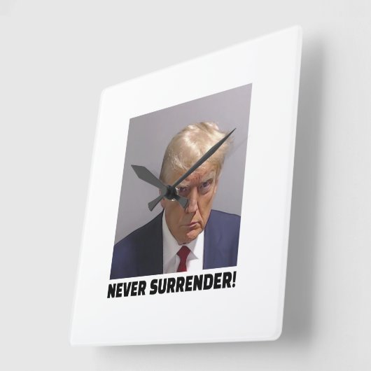 ドナルドJトランプ・マグショット – ロングスルを決して降伏しない スクエア壁時計 (傾斜)