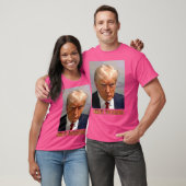 ドナルドJトランプ – 被収容者P01135809 Tシャツ (ユニセックス)