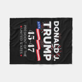 ドナルドJ.トランプ45 47大統領就任日2 フリースブランケット (正面(横))