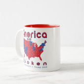 ドナルドJ. Trump Winsの赤白青のコーヒーカップのマグ ツートーンマグカップ (正面左)