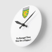 ドネガルの時間にキュッパに向かっていた。 ラウンド壁時計 (傾斜)