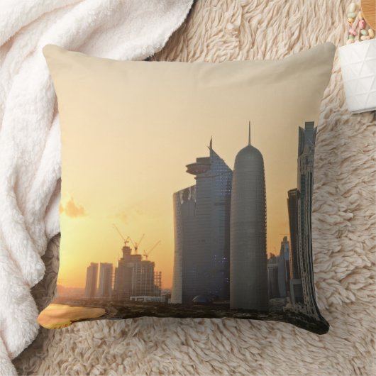 ドハ、カタールの上の日没装飾用クッション クッション (ブランケット)