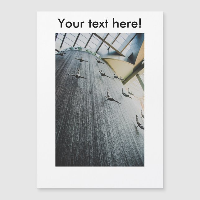 ドバイモールの水像 (正面)