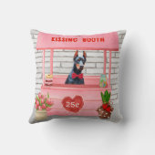 ドバーマンドッグバレンタインデーキスをするス クッション (裏面)