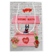 ドバーマンドッグバレンタインデーキスをするス ミディアムペーパーバッグ (正面)