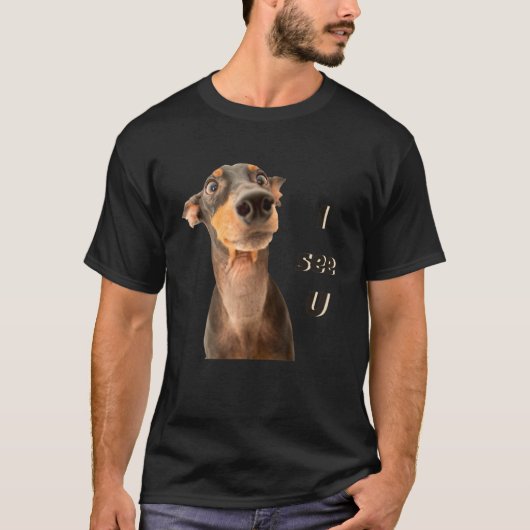 ドバーマン犬が犬の男性を女性と子供を育てる Tシャツ (正面)