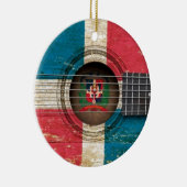 ドミニカ共和国の旗が付いている古いアコースティックギター セラミックオーナメント (右)