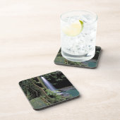 ドミニカ、エメラルドプール、滝。 コースター (右側)