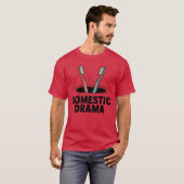 ドメスティックドラマ | 面白いカップルの歯ブラシデザイン Tシャツ (正面フル)