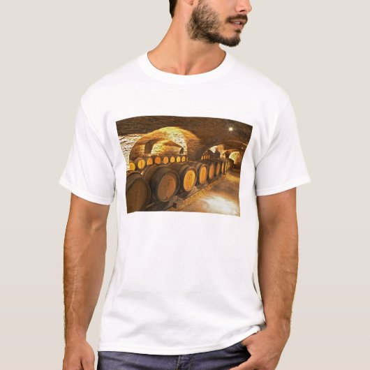 ドメーヌコートの地下室のオークのバールズ Tシャツ (正面)