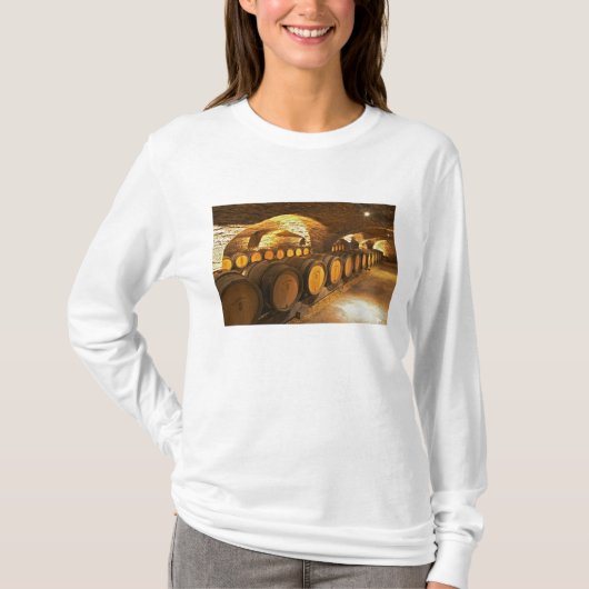 ドメーヌコートの地下室のオークのバールズ Tシャツ (正面)