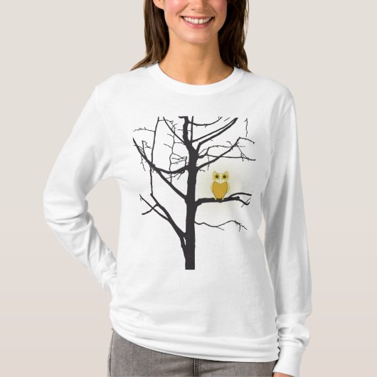 ドライツリーブランチに座っている明るいフクロウ Tシャツ (正面)