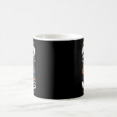 ドライバーを回す老人の力を過小評価するな コーヒーマグカップ (中央)